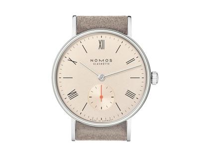 Nomos Glashütte Ludwig 33 Champagner Handaufzug Edelstahl beiges Zifferblatt beiges Lederband Stahlboden – Damenuhren Uhr ohne Datum aus Edelstahl und Leder. Das Gehäuse ist rund und silber. Das Lederarmband ist beige. Das Zifferblatt ist römisch Index und beige. – Ansicht 2
