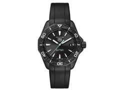 TAG Heuer Aquaracer Professional 200 Solargraph Edelstahl Schwarz-DLC 40mm schwarzes Zifferblatt schwarzes Kautschukband – Herrenuhren Uhr mit Datum aus DLC beschichtet und Edelstahl. Das Gehäuse ist rund und schwarz. Das Kautschuk / Kunststoff / Silikon Armband ist silber. Das Zifferblatt ist ein Index in schwarz.