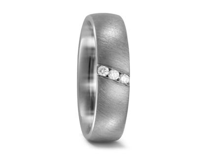 Ringe Trauring mit Besatz aus Titan.