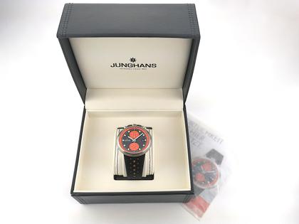 Junghans 1972 Competition Automatik Edelstahl 43mm graues Zifferblatt schwarzes Lederband 27/4203.00 Full Set Occasion – Herrenuhren Chronograph aus Edelstahl. Das Gehäuse ist rund und silber. Das Lederarmband ist schwarz. Das Zifferblatt ist ein Index in grau. – Ansicht 5