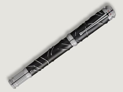 Montblanc Writers Edition                       2026: Hommage to Bram Stoker Limited Edition 1897 Füllfederhalter M – Schreibgeräte Füllfederhalter in schwarz und aus 750 Gelbgold, 925 Silber und Ruthenium. – Ansicht 3
