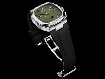 Glashütte Original Seventies Chronograph Panoramadatum Automatik Edelstahl 40mm Fab Green schwarzes Kautschukband – Herrenuhren Chronograph aus Edelstahl. Das Gehäuse ist quadratisch und silber. Das Kautschuk / Kunststoff / Silikon Armband ist schwarz. Das Zifferblatt ist ein Index in grün. – Ansicht 5