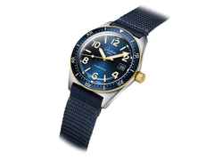 Glashütte Original SeaQ Automatik Edelstahl 40mm blaues Zifferblatt blaues Textilband – Herrenuhren Uhr mit Datum aus 750 Gelbgold, Edelstahl und Keramik. Das Gehäuse ist rund und silber-gelbgold. Das Textilarmband ist blau. Das Zifferblatt ist arabisch Index und blau. – Ansicht 4