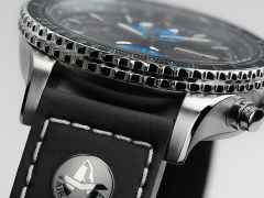 Hamilton Khaki Aviation Converter Air Zermatt Limited Edition Automatik Edelstahl 44mm schwarzes Zifferblatt schwarzes Lederband – Herrenuhren Chronograph aus Edelstahl und Leder. Das Gehäuse ist rund und grau. Das Lederarmband ist schwarz. Das Zifferblatt ist arabisch Index und schwarz. – Ansicht 4