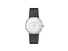Junghans Max Bill Kleine Automatic Edelstahl 34mm silbernes Zifferblatt schwarzes Lederband – Damenuhren Uhr mit Datum aus Edelstahl. Das Gehäuse ist rund und silber. Das Lederarmband ist schwarz. Das Zifferblatt ist ein Index in silber.