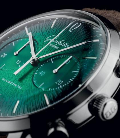 Glashütte Original Sixties Chronograph Automatik Edelstahl 42mm grünes Zifferblatt braunes Lederband – Herrenuhren Chronograph aus Edelstahl. Das Gehäuse ist rund und silber. Das Lederarmband ist braun. Das Zifferblatt ist arabisch Index und grün. – Ansicht 6