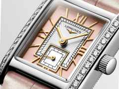 Longines DolceVita   Mini Quarz Edelstahl 22x29mm Brillantbesatz pinkes Zifferblatt pinkes Lederband – Damenuhren Uhr ohne Datum aus Edelstahl, Leder und vergoldet. Das Gehäuse ist rechteckig und silber. Das Lederarmband Kroko / Alligator ist pink. Das Zifferblatt ist römisch und pink. – Ansicht 2
