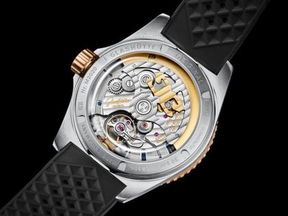 Glashütte Original SeaQ Panoramadatum Automatik Edelstahl Rotgold 43mm graues Zifferblatt schwarzes Kautschukband – Herrenuhren Uhr mit Datum aus 750 Rotgold und Edelstahl. Das Gehäuse ist rund und silber-roségold. Das Kautschuk / Kunststoff / Silikon Armband ist schwarz. Das Zifferblatt ist arabisch Index und grau. – Ansicht 2