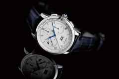 Glashütte Original Senator Chronograph Panoramadatum Automatik Platin 42mm weißes Zifferblatt blaues Lederband – Herrenuhren Chronograph aus 950 Platin. Das Gehäuse ist rund und silber. Das Lederarmband Kroko / Alligator ist blau. Das Zifferblatt ist römisch und silber. – Ansicht 2