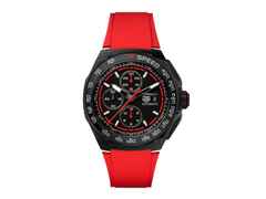 TAG Heuer Formula 1 Chronograph Automatik Titan 44mm Schwarz-DLC schwarzes Zifferblatt rotes Kautschukband – Herrenuhren Chronograph aus Aluminium, DLC beschichtet, Kautschuk und Titan. Das Gehäuse ist rund und schwarz. Das Kautschuk / Kunststoff / Silikon Armband ist rot. Das Zifferblatt ist ein Index in schwarz.