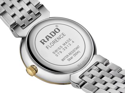 Rado Florence Classic Diamonds Quarz Edelstahl 30 mm schwarz Edelstahlband bicolor – Damenuhren Uhr mit Datum aus Edelstahl und PVD beschichtet. Das Gehäuse ist rund und silber-gelbgold. Das Edelstahlarmband ist silber-gelbgold. Das Zifferblatt ist ein Index in schwarz. – Ansicht 4
