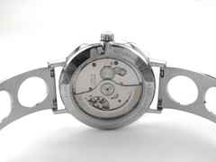 Nomos Glashütte Autobahn neomatik Director's Cut Limited Edition A9 Automatik Edelstahl 41mm schwarzes Zifferblatt Metallband 1301.S3 Full Set Occasion Neu – Herrenuhren Uhr mit Datum aus Edelstahl. Das Gehäuse ist rund und silber. Das Edelstahlarmband ist silber. Das Zifferblatt ist arabisch Index und schwarz. – Ansicht 2