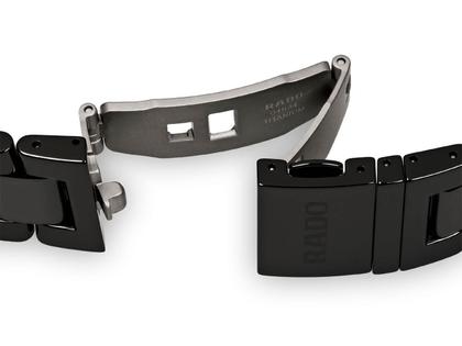 Rado Captain Cook  Diver Keramik schwarz Keramikband – Herrenuhren Uhr mit Datum aus Keramik. Das Gehäuse ist rund und schwarz. Das Keramikarmband ist schwarz. Das Zifferblatt ist ein Index in schwarz. – Ansicht 4
