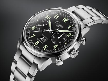 Glashütte Original Senator Chronograph Navigator Automatik Edelstahl 41mm schwarzes Zifferblatt Metallband – Herrenuhren Chronograph aus Edelstahl. Das Gehäuse ist rund und silber. Das Edelstahlarmband ist silber. Das Zifferblatt ist arabisch und schwarz. – Ansicht 5
