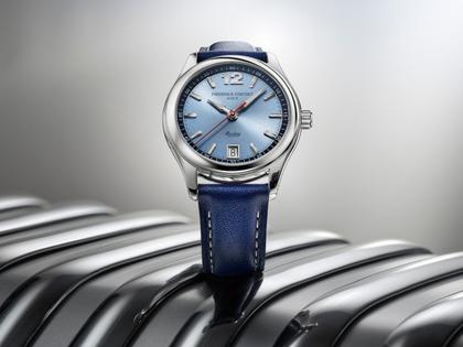 Frederique Constant Classics Vintage Rally Healey Automatik Edelstahl 36mm blaues Zifferblatt blaues Lederband limitiert – Damenuhren Uhr mit Datum aus Edelstahl und Leder. Das Gehäuse ist rund und silber. Das Lederarmband ist blau. Das Zifferblatt ist arabisch Index und blau. – Ansicht 5