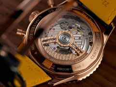 Breitling Navitimer B01 Chronograph 43 Rotgold anthrazitfarbenes Zifferblatt schwarzes Lederband Germany Gold Edition – Herrenuhren Chronograph aus 750 Rotgold. Das Gehäuse ist rund und roségold. Das Lederarmband Kroko / Alligator ist schwarz. Das Zifferblatt ist ein Index in grau. – Ansicht 4