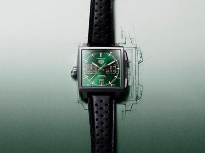 TAG Heuer Monaco Chronograph Automatik Titan 39mm grünes Zifferblatt schwarzes Lederband – Herrenuhren Chronograph aus Titan. Das Gehäuse ist quadratisch und grau. Das Lederarmband ist schwarz. Das Zifferblatt ist ein Index in grün. – Ansicht 5