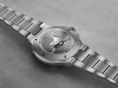 Oris Aquis Date Yangtze Jiangtun Limited Edition Automatik Edelstahl 43,5mm grünes Zifferblatt Metallband – Herrenuhren Uhr mit Datum aus Edelstahl. Das Gehäuse ist rund und silber. Das Edelstahlarmband ist silber. Das Zifferblatt ist ein Index in grün. – Ansicht 5