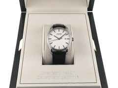 Union Glashütte Viro Datum Automatik Edelstahl 41mm silbernes Zifferblatt schwarzes Lederband D001.407.16.031.00 Full Set Occasion Refurbished – Herrenuhren Uhr mit Datum aus Edelstahl. Das Gehäuse ist rund und silber. Das Lederarmband ist schwarz. Das Zifferblatt ist ein Index in silber. – Ansicht 5