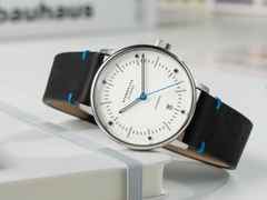 Sternglas Naos Edition Bauhaus X Blau Automatik Edelstahl 38mm beiges Zifferblatt schwarzes Lederband – Herrenuhren Uhr mit Datum aus Edelstahl. Das Gehäuse ist rund und silber. Das Lederarmband ist schwarz. Das Zifferblatt ist ein Index in beige. – Ansicht 6