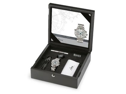 Sinn Spezialuhren 6099 Frankfurter Finanzplatzuhr Automatik Edelstahl 41,5mm silberfarbenes Zifferblatt Metallband limitiert – Herrenuhren Chronograph aus Edelstahl. Das Gehäuse ist rund und silber. Das Edelstahlarmband ist silber. Das Zifferblatt ist ein Index in silber. – Ansicht 10