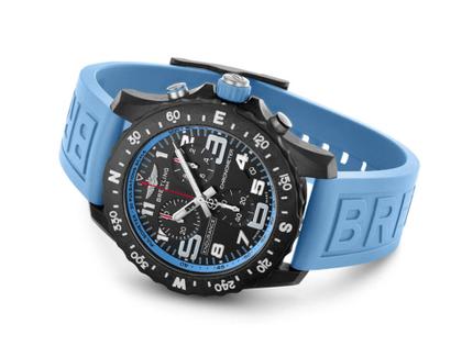 Breitling Endurance Pro 44 Chronograph Quarz Breitlight schwarzes Zifferblatt blaues Kautschukband – Herrenuhren Chronograph aus Sonstiges. Das Gehäuse ist rund und schwarz. Das Kautschuk / Kunststoff / Silikon Armband ist blau. Das Zifferblatt ist arabisch und schwarz. – Ansicht 2