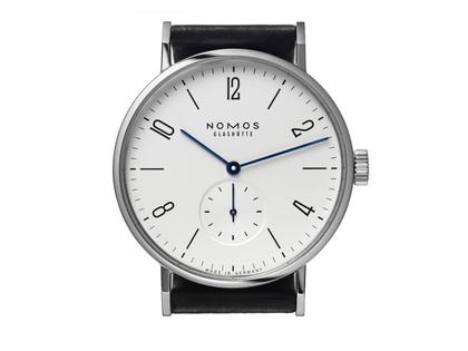 Nomos Glashütte Tangomat Automatik Edelstahl 38mm weißes Zifferblatt schwarzes Lederband Stahlboden – Herrenuhren Uhr ohne Datum aus Edelstahl und Leder. Das Gehäuse ist rund und silber. Das Lederarmband ist schwarz. Das Zifferblatt ist arabisch Index und weiß. – Ansicht 3