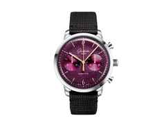 Glashütte Original Sixties Chronograph Jahresedition 2026 Automatik Edelstahl 42mm violettes Zifferblatt schwarzes Textilband – Herrenuhren Chronograph aus Edelstahl. Das Gehäuse ist rund und silber. Das Textilarmband ist schwarz. Das Zifferblatt ist arabisch Index und lila.