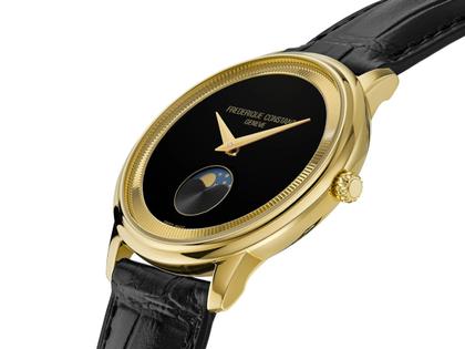 Frederique Constant Classics Moneta Moonphase Quarz Edelstahl Gelbgold-PVD 37mm schwarzes Zifferblatt schwarzes Lederband – Herrenuhren Uhr ohne Datum aus Edelstahl, Leder und PVD beschichtet. Das Gehäuse ist rund und gelbgold. Das Lederarmband Kroko / Alligator ist schwarz. Das Zifferblatt ist ein Index in schwarz. – Ansicht 2
