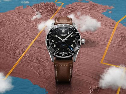 Longines Spirit Zulu Time Automatik Edelstahl 42mm mattschwarzes Zifferblatt braunes Lederband – Herrenuhren Uhr mit Datum aus Edelstahl, Keramik und Leder. Das Gehäuse ist rund und silber. Das Lederarmband ist braun. Das Zifferblatt ist arabisch und schwarz. – Ansicht 4