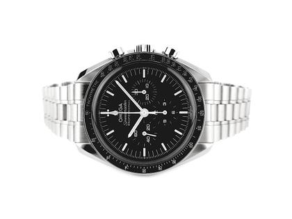 Omega Speedmaster Moonwatch Professional Chrono Handaufzug 42mm Hesalitglas 310.30.42.50.01.001 Full Set mit Garantie Occasion Neu – Herrenuhren Chronograph aus Edelstahl und eloxiertes Aluminium. Das Gehäuse ist rund und silber. Das Edelstahlarmband ist silber. Das Zifferblatt ist ein Index in schwarz.