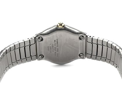 Juwelier Roller Ebel Sport Classic Quarz Edelstahl vergoldet Perlmutt-Zifferblatt Metallband 1087121 neuwertig Occasion Refurbished – Damenuhren Uhr mit Datum aus 750 Gelbgold und Edelstahl. Das Gehäuse ist rund und silber. Das Edelstahlarmband mit Gold ist silber-gelbgold. Das Zifferblatt ist römisch und weiß. – Ansicht 2