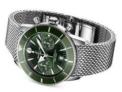 Breitling Superocean Heritage B01 Chronograph Automatik Edelstahl 42mm grünes Zifferblatt Metallband – Herrenuhren Chronograph aus Edelstahl und Keramik. Das Gehäuse ist rund und silber. Das Edelstahlarmband ist silber. Das Zifferblatt ist ein Index in grün. – Ansicht 4