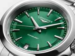 Longines Conquest Quarz Edelstahl 34mm grünes Zifferblatt Metallband – Damenuhren Uhr mit Datum aus Edelstahl. Das Gehäuse ist rund und silber. Das Edelstahlarmband ist silber. Das Zifferblatt ist ein Index in grün. – Ansicht 2