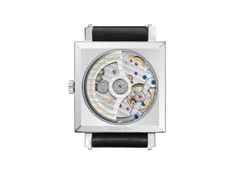 Nomos Glashütte Tetra neomatik 39 Silvercut Automatik Edelstahl 33mm silberfarbenes Zifferblatt schwarzes Lederband – Damenuhren Uhr ohne Datum aus Edelstahl. Das Gehäuse ist quadratisch und silber. Das Lederarmband ist schwarz. Das Zifferblatt ist arabisch Index und silber. – Ansicht 4