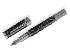 Montblanc Writers Edition                       2026: Hommage to Bram Stoker Limited Edition 1897 Füllfederhalter M – Schreibgeräte Füllfederhalter in schwarz und aus 750 Gelbgold, 925 Silber und Ruthenium.