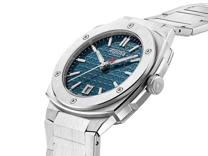 Alpina Alpiner Extreme Quartz Edelstahl 34mm blaues Zifferblatt Metallband – Damenuhren Uhr mit Datum aus Edelstahl. Das Gehäuse ist rund und silber. Das Edelstahlarmband ist silber. Das Zifferblatt ist ein Index in blau. – Ansicht 2