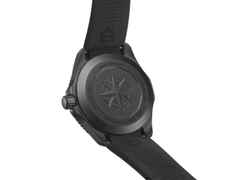 TAG Heuer Aquaracer Professional 200 Solargraph Edelstahl Schwarz-DLC 40mm schwarzes Zifferblatt schwarzes Kautschukband – Herrenuhren Uhr mit Datum aus DLC beschichtet und Edelstahl. Das Gehäuse ist rund und schwarz. Das Kautschuk / Kunststoff / Silikon Armband ist silber. Das Zifferblatt ist ein Index in schwarz. – Ansicht 2