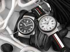 Mühle Glashütte S.A.R. Rescue-Timer LUMEN Automatik 42mm beiges Zifferblatt schwarzes Canvasband – Herrenuhren Uhr mit Datum aus Edelstahl und Kautschuk. Das Gehäuse ist rund und silber. Das Textilarmband ist schwarz. Das Zifferblatt ist ein Index in beige. – Ansicht 5