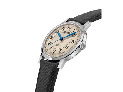 Alpina Heritage Automatik Edelstahl 38mm beiges Zifferblatt schwarzes Lederband – Herrenuhren Uhr ohne Datum aus Edelstahl und Leder. Das Gehäuse ist rund und silber. Das Lederarmband ist schwarz. Das Zifferblatt ist arabisch Index und beige. – Ansicht 2