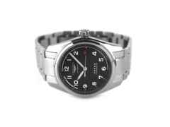 Longines Spirit Automatik Edelstahl 40mm schwarzes Zifferblatt Metallband L38104536 Full Set mit Garantie Occasion – Herrenuhren Uhr mit Datum aus Edelstahl. Das Gehäuse ist rund und silber. Das Edelstahlarmband ist silber. Das Zifferblatt ist arabisch Index und schwarz.