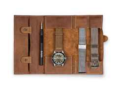 Rado Captain Cook Edelstahl braun Lederband Limited Edition – Herrenuhren Uhr mit Datum aus Edelstahl und Keramik. Das Gehäuse ist rund und silber. Das Lederarmband ist braun. Das Zifferblatt ist ein Index in braun. – Ansicht 4