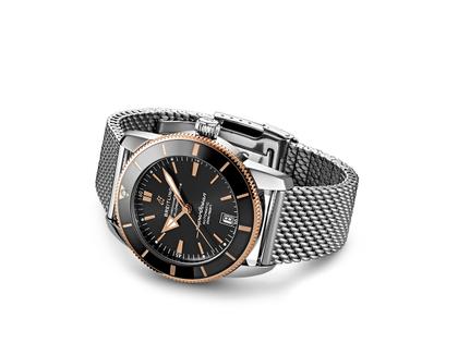 Breitling Superocean Heritage B20 Automatic 42 Edelstahl schwarzes Zifferblatt Metallband – Herrenuhren Uhr mit Datum aus 750 Rotgold, Edelstahl und Keramik. Das Gehäuse ist rund und silber-roségold. Das Edelstahlarmband ist silber. Das Zifferblatt ist ein Index in schwarz. – Ansicht 3