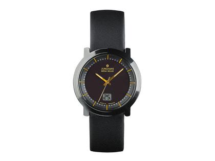 Junghans Stratos Mega Solar Keramik 39mm schwarzes Glaszifferblatt schwarzes Lederband – Herrenuhren Uhr mit Datum aus Keramik. Das Gehäuse ist rund und schwarz. Das Lederarmband ist schwarz. Das Zifferblatt ist ein Index in schwarz.