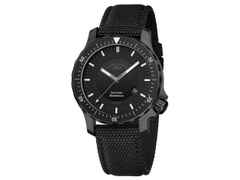 Mühle Glashütte Sea-Timer Blackmotion Automatik Edelstahl PVD-Schwarz 44mm schwarzes Zifferblatt schwarzes Textilband – Herrenuhren Uhr mit Datum aus Edelstahl, PVD beschichtet und Titancarbid beschichtet. Das Gehäuse ist rund und schwarz. Das Kautschuk / Kunststoff / Silikon Armband ist schwarz. Das Zifferblatt ist ein Index in schwarz.
