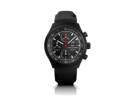 Porsche Design Chronograph 1 - All Black Numbered Edition Automatik Titan Schwarz-TiC 40mm schwarzes Zifferblatt schwarzes Lederband – Herrenuhren Chronograph aus Leder, Titan und Titancarbid beschichtet. Das Gehäuse ist rund und schwarz. Das Lederarmband ist schwarz. Das Zifferblatt ist ein Index in schwarz.