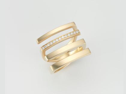 Angela Hübel Zebra Damenring mit Brillanten – Ringe Ring mit Besatz aus 750 Rotgold.