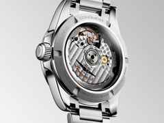 Longines Conquest Automatik Edelstahl 34mm braunes Zifferblatt Metallband – Damenuhren Uhr mit Datum aus Edelstahl. Das Gehäuse ist rund und silber. Das Edelstahlarmband ist silber. Das Zifferblatt ist ein Index in braun. – Ansicht 2