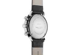Junghans Max Bill Chronoscope Automatik Edelstahl 40mm silbernes Zifferblatt schwarzes Lederband – Herrenuhren Chronograph aus Edelstahl. Das Gehäuse ist rund und silber. Das Lederarmband ist schwarz. Das Zifferblatt ist ein Index in silber. – Ansicht 3