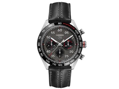 TAG Heuer Carrera Chronograph X Porsche Automatik Edelstahl 44mm graues Zifferblatt schwarzes Lederband – Herrenuhren Chronograph aus Edelstahl und Keramik. Das Gehäuse ist rund und silber. Das Lederarmband ist schwarz. Das Zifferblatt ist ein Index in grau.